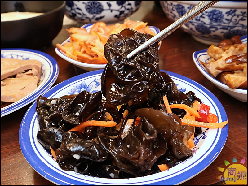 大鼎夏荷麵食館埔里店|苗栗超人氣牛肉麵開二店!古色古香寬敞空間、古董收藏免費參觀,古早味豆花吃到飽免服務費大型停車場交通便利 大鼎夏荷麵食館埔里店|苗栗超人氣牛肉麵開二店!古色古香寬敞空間、古董收藏免費參觀,古早味豆花吃到飽免服務費大型停車場交通便利