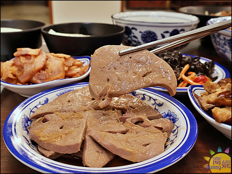 大鼎夏荷麵食館埔里店|苗栗超人氣牛肉麵開二店!古色古香寬敞空間、古董收藏免費參觀,古早味豆花吃到飽免服務費大型停車場交通便利 大鼎夏荷麵食館埔里店|苗栗超人氣牛肉麵開二店!古色古香寬敞空間、古董收藏免費參觀,古早味豆花吃到飽免服務費大型停車場交通便利