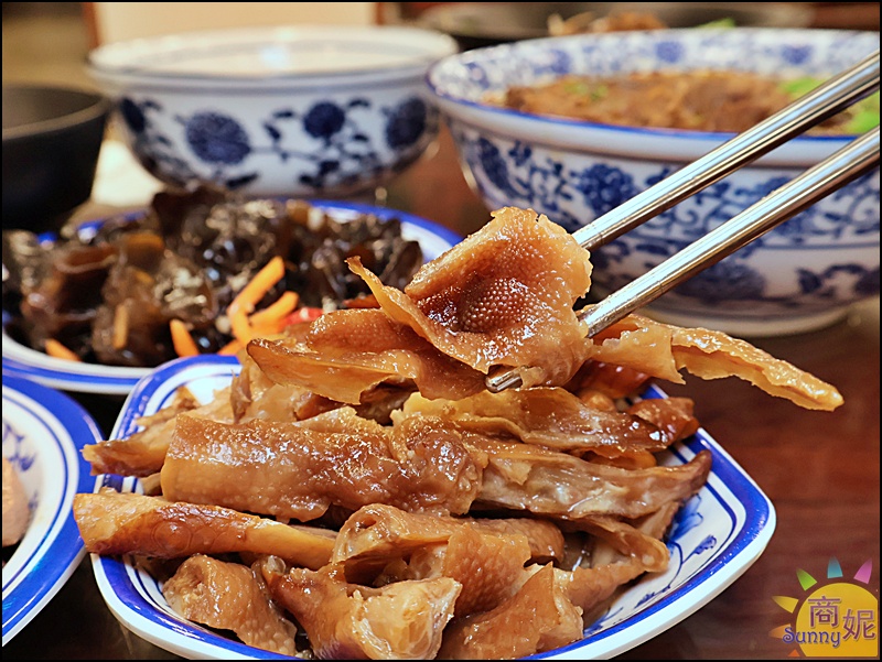大鼎夏荷麵食館埔里店|苗栗超人氣牛肉麵開二店!古色古香寬敞空間、古董收藏免費參觀,古早味豆花吃到飽免服務費大型停車場交通便利 大鼎夏荷麵食館埔里店|苗栗超人氣牛肉麵開二店!古色古香寬敞空間、古董收藏免費參觀,古早味豆花吃到飽免服務費大型停車場交通便利