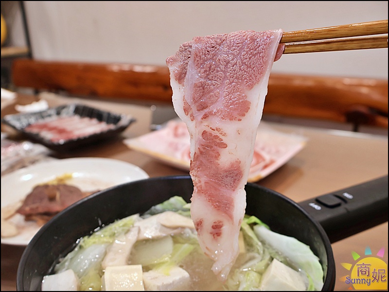 肉搏站北屯店｜台中最美肉品超市小家庭採買首選！平價高級肉品、客製化分切，舒適空間免費停車