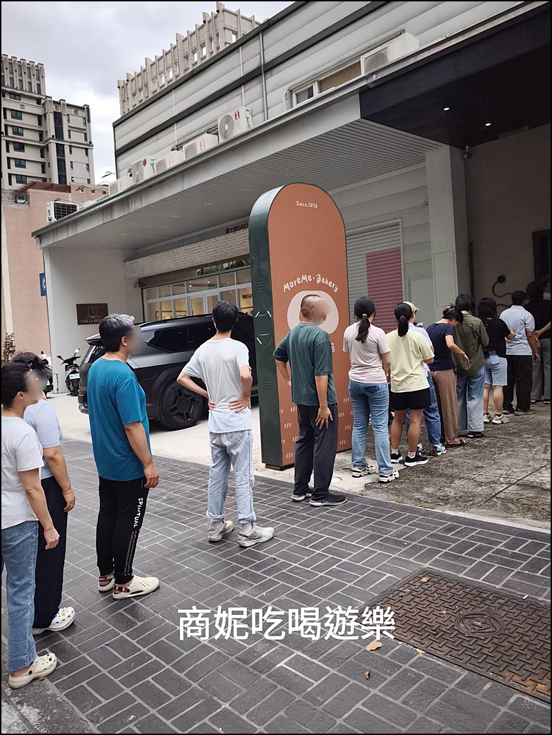 多米烘焙｜台中北屯伴手禮推薦！中秋限定經典糕餅通通45元加碼買一送一，必買大顆水滴蛋捲多種口味有夠強
