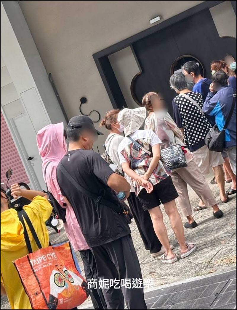 多米烘焙｜台中北屯伴手禮推薦！中秋限定經典糕餅通通45元加碼買一送一，必買大顆水滴蛋捲多種口味有夠強