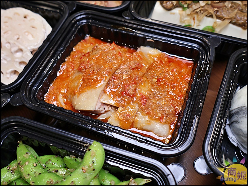 叁食初外帶櫃｜食尚玩家報導老宅私房菜新光三越也有！招牌私房菜、個人養生煲湯外帶即食，現在還有8折優惠