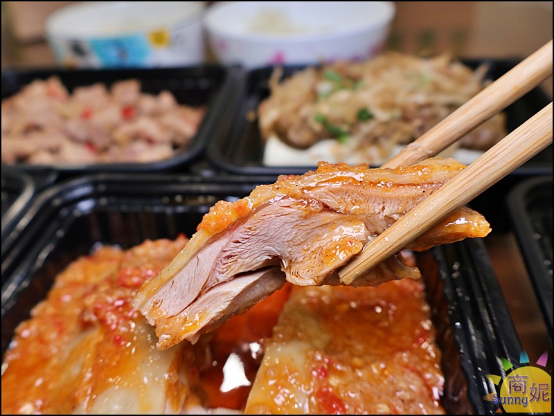 叁食初外帶櫃｜食尚玩家報導老宅私房菜新光三越也有！招牌私房菜、個人養生煲湯外帶即食，現在還有8折優惠