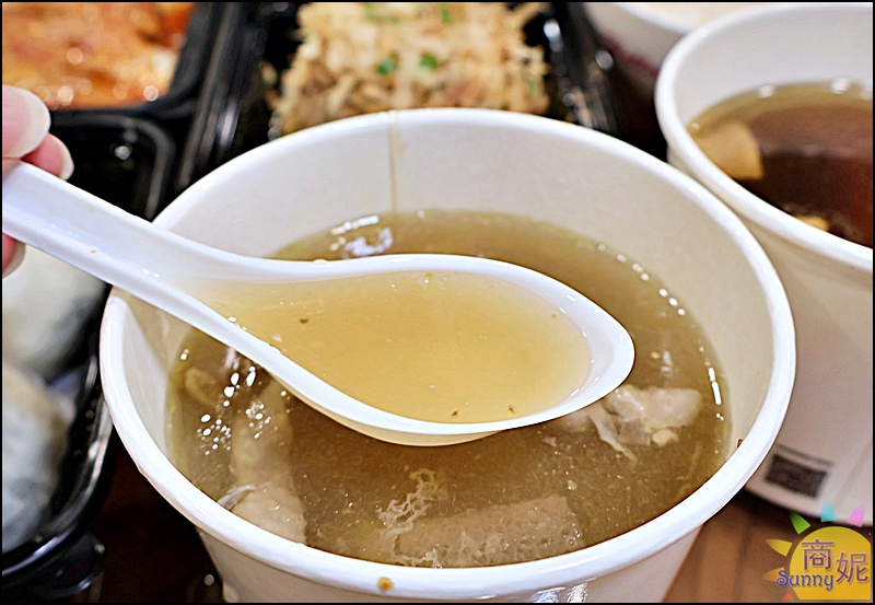 叁食初外帶櫃|食尚玩家報導老宅私房菜新光三越也有!招牌私房菜、個人養生煲湯外帶即食,現在還有8折優惠 叁食初外帶櫃|食尚玩家報導老宅私房菜新光三越也有!招牌私房菜、個人養生煲湯外帶即食,現在還有8折優惠