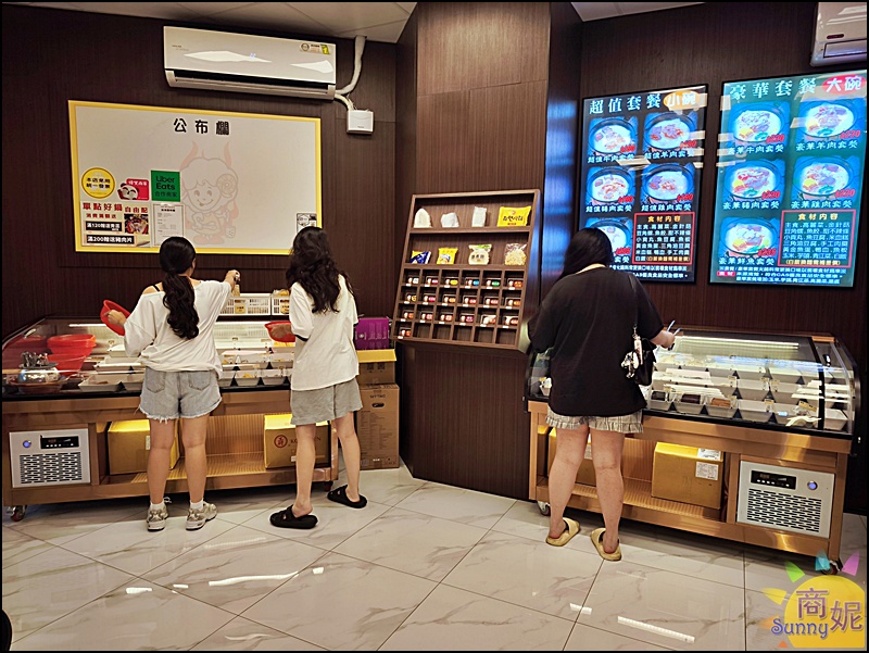 麻子辣蒙古麻辣燙|新竹排隊名店插旗台中！60種食材8元起，果凍麻辣鴨血神好吃 獨門白湯/蒙古紅湯辣度任選附飲料暢飲免服務費