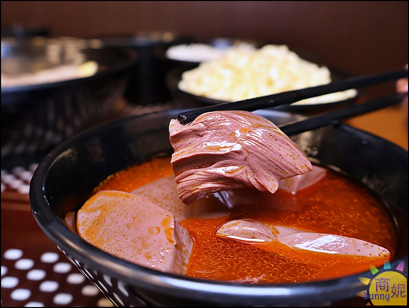 麻子辣蒙古麻辣燙|新竹排隊名店插旗台中！60種食材8元起，果凍麻辣鴨血神好吃 獨門白湯/蒙古紅湯辣度任選附飲料暢飲免服務費