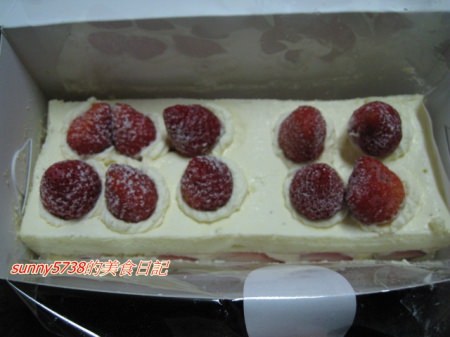 郃嘉烘焙坊：等一整年才能再吃到的郃嘉烘培坊北海道雙層草莓蛋糕